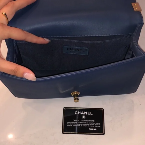 Chanel Boy Bag Chevron Ivory/Blue - Picture 9 of 12